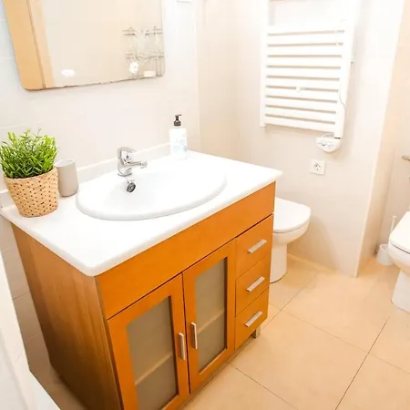 Turo 6 Family Flat With Pool And Playground *