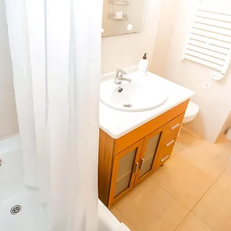 Turo 6 Family Flat With Pool And Playground